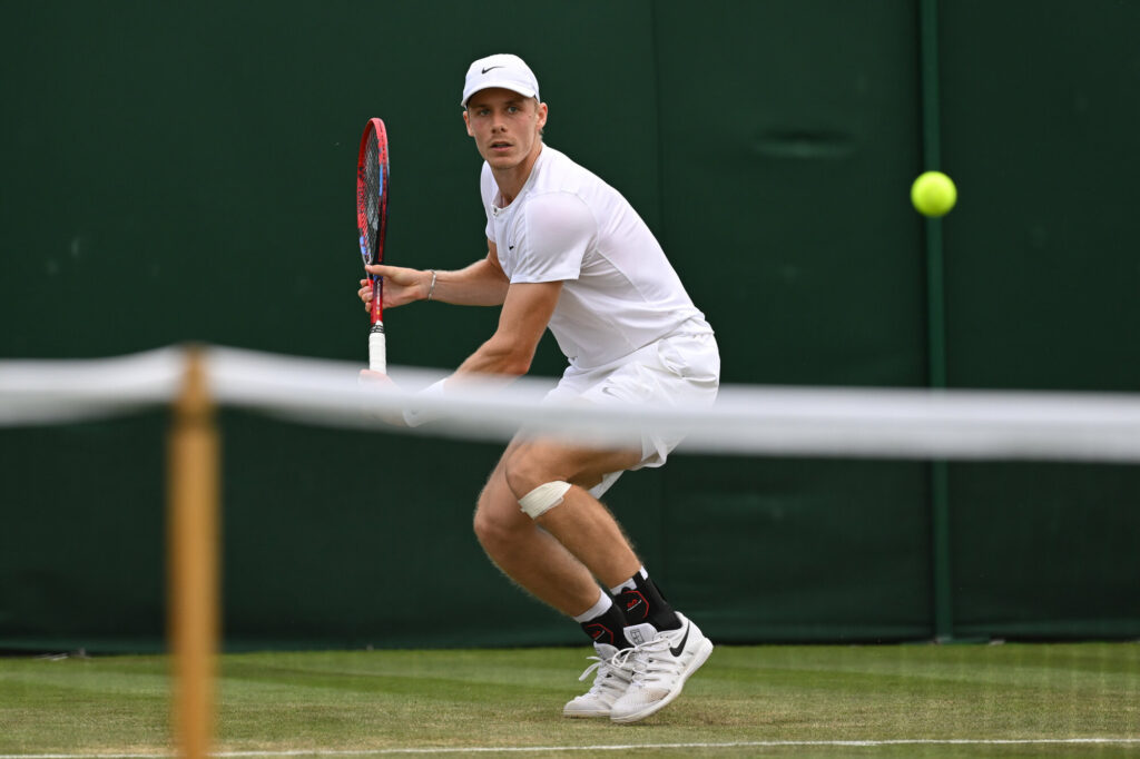Shapovalov backhand