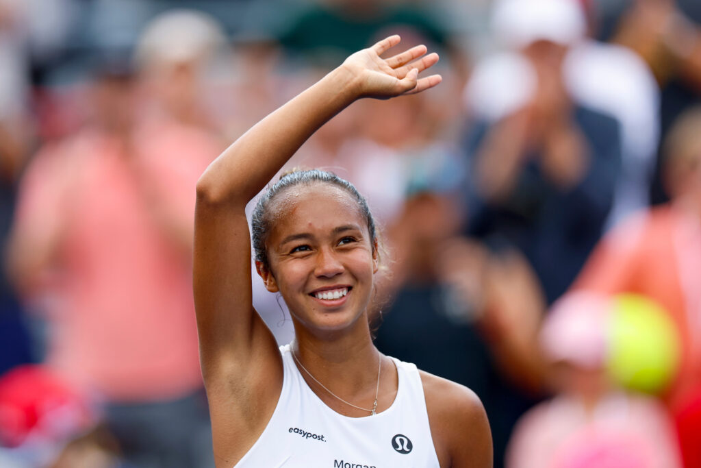 Leylay Annie Fernandez waves to the crowd.