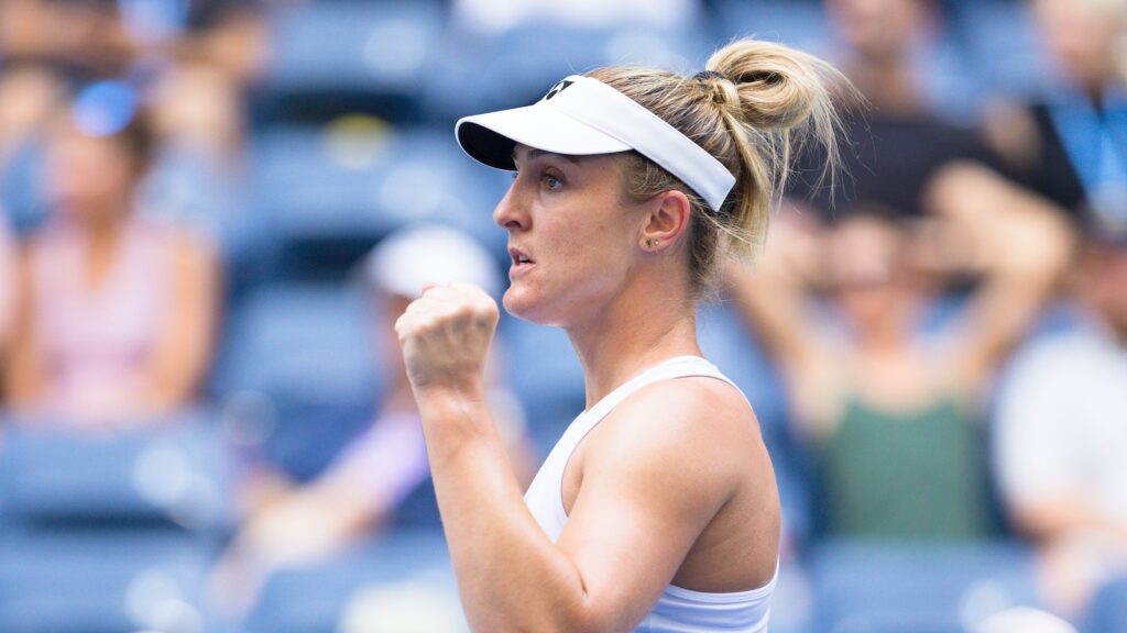 Gabriela Dabrowski pumps her fist.