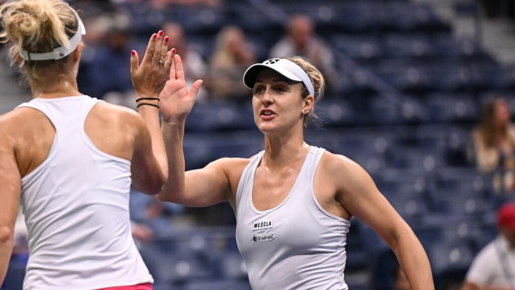 Gabriela Dabrowski high-fives Erin Routliffe.