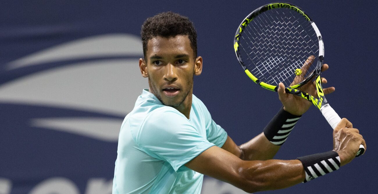 Felix Auger-Aliassime prepares to his a slice backhand.