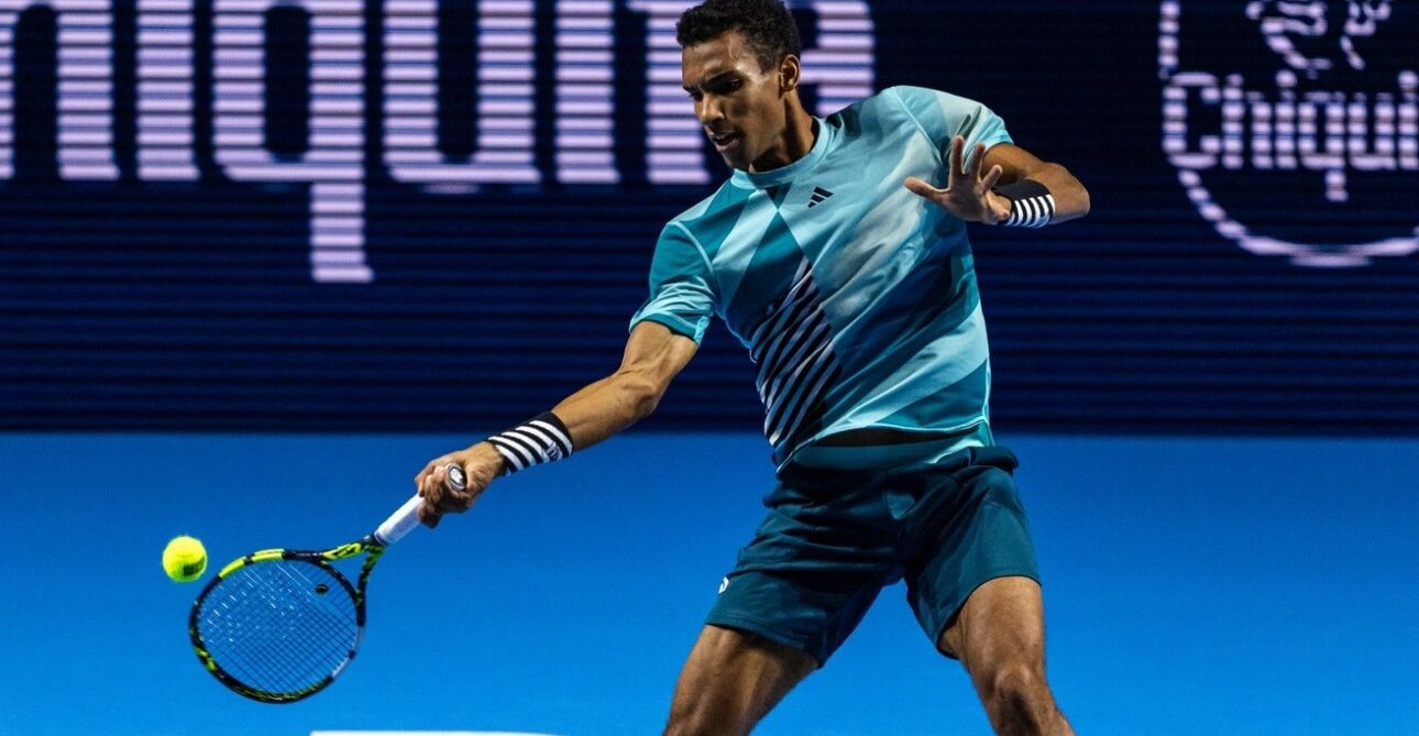 Felix Auger-Aliassime swinging rackeyt
