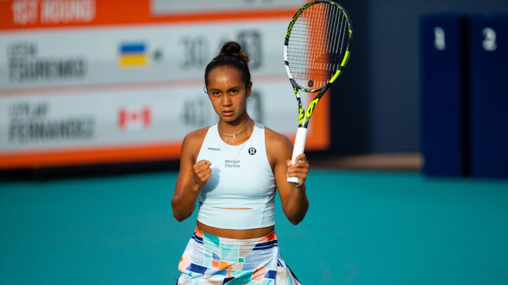 Fernandez Holding Racket
