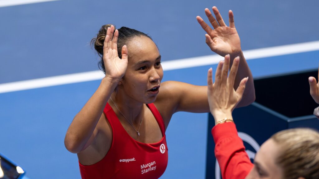 Leylah Fernandez high-fives her teammates.