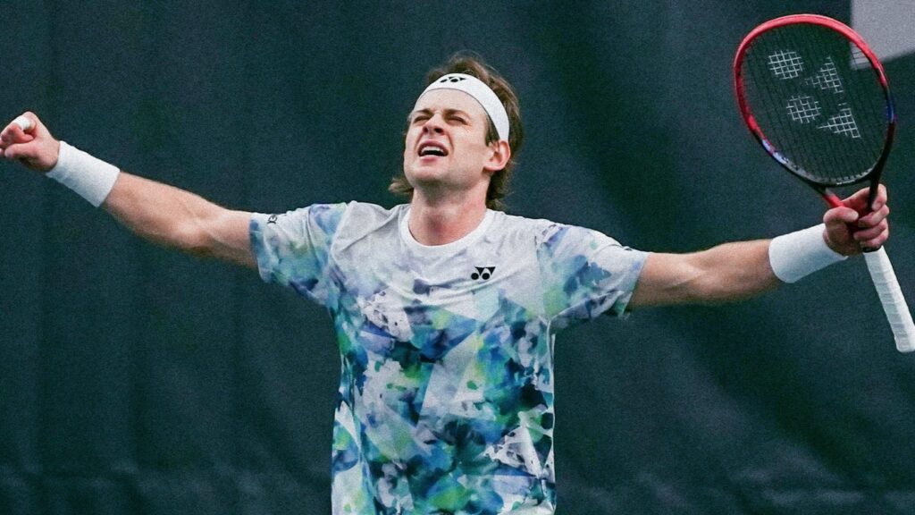 Zizou Bergs raises his arms in celebration after winning in Drummondville.