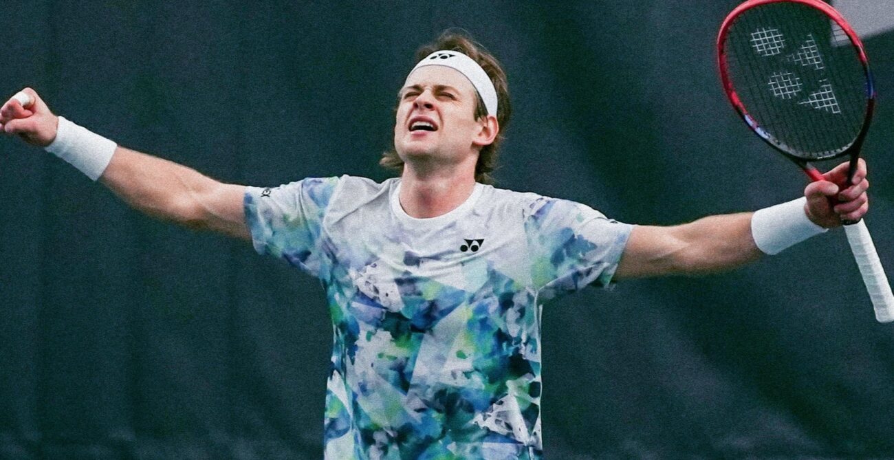Zizou Bergs raises his arms in celebration after winning in Drummondville.