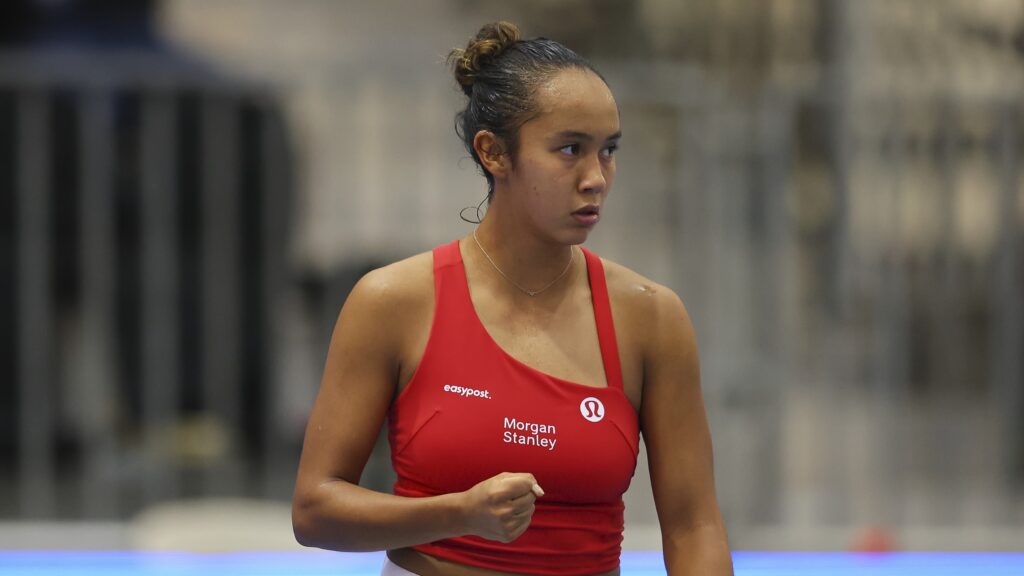 Leylah Annie Fernandez celebrates win vs Magda Linette