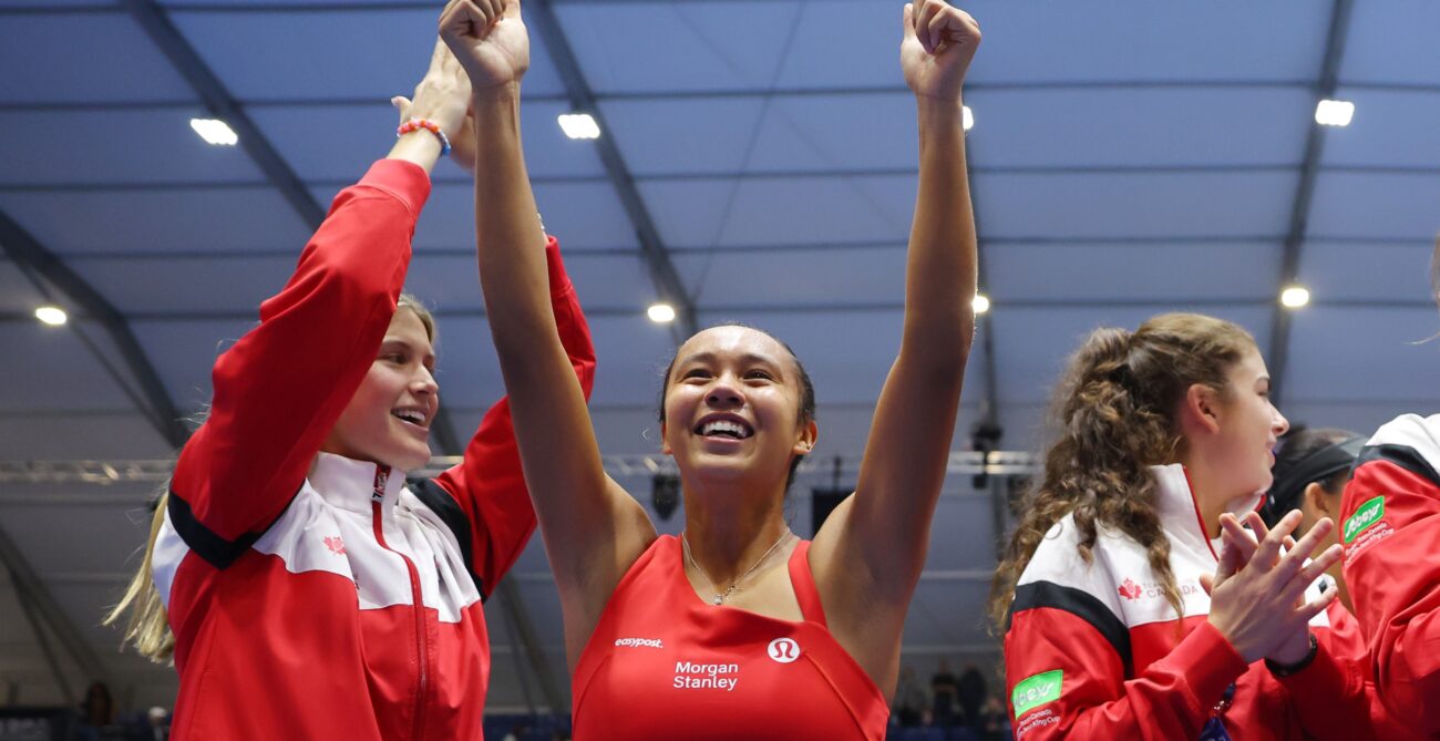 Leylah Fernandez raises her arms over her head in celebration.