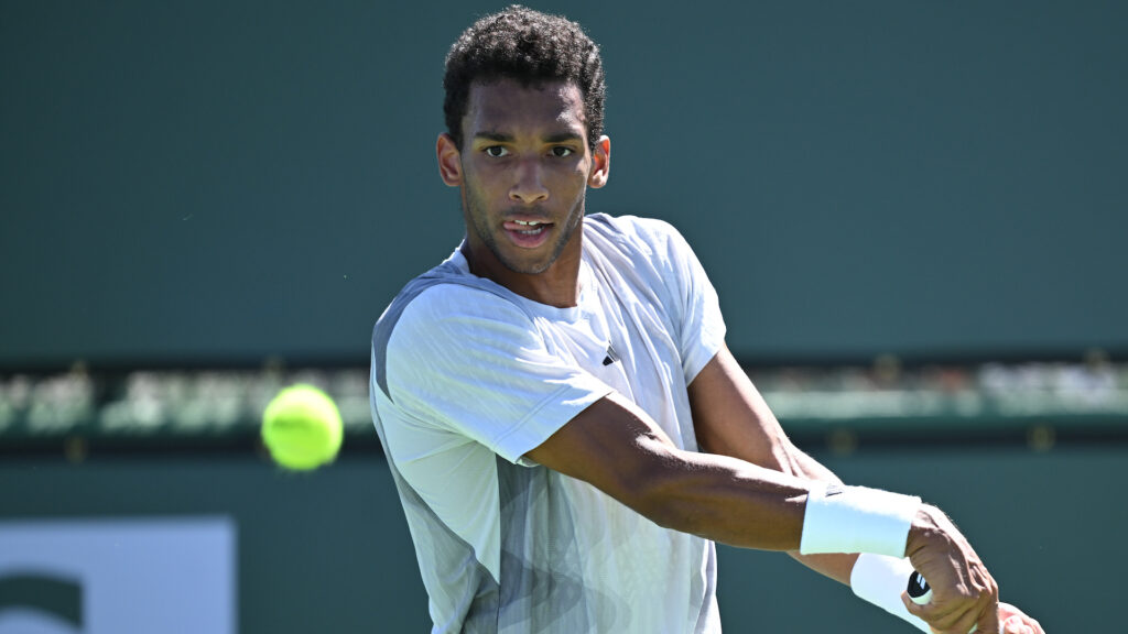 Félix Auger-Aliassime hits a backhand.