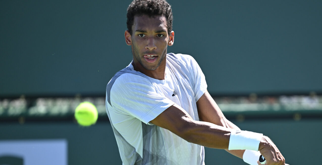 Félix Auger-Aliassime hits a backhand.