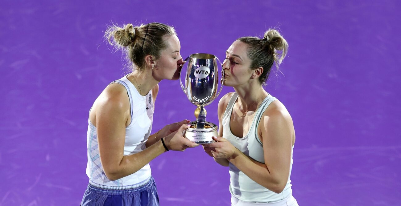 Gabriela Dabrowski (right) and Erin Routliffe (left) kiss the trophy after making history at the WTA Finals.