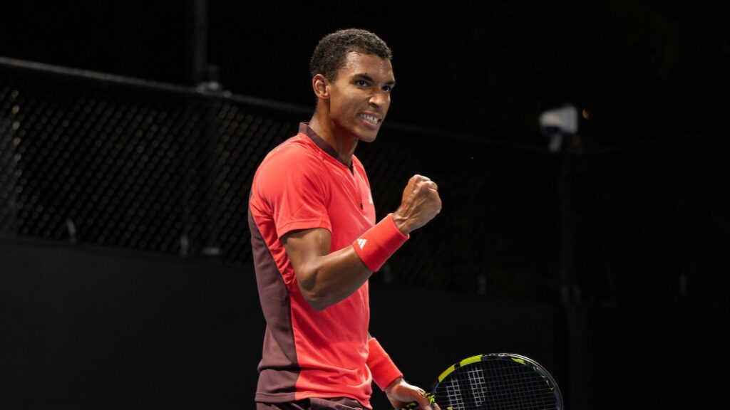 Felix Auger-Aliassime pumps his fist. He beaten Yaochunkete